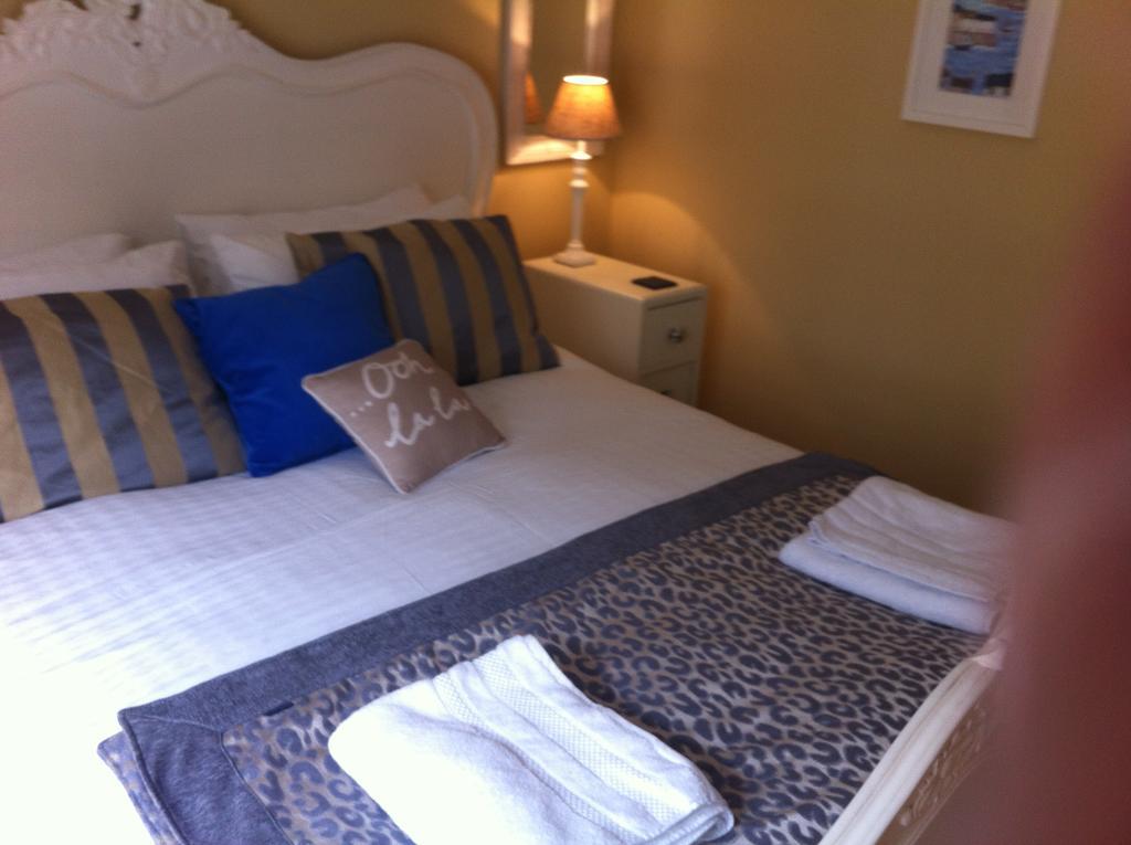 Burlington Beach Apartments Brighton Phòng bức ảnh